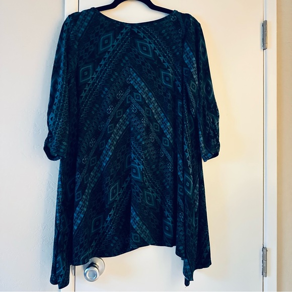 French Laundry, Tunic Top, Size Large, Blue Geometric Patterned - Picture 2 of 7